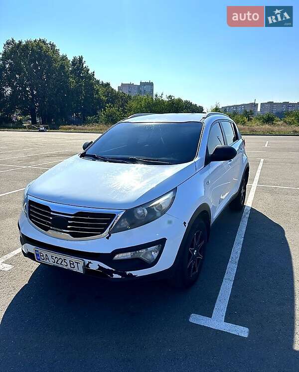 Внедорожник / Кроссовер Kia Sportage 2012 в Новгородке