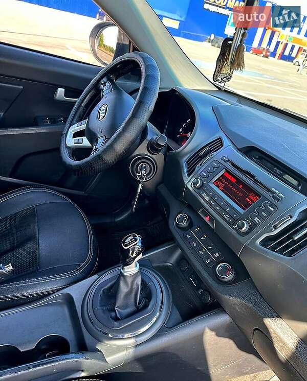 Внедорожник / Кроссовер Kia Sportage 2012 в Новгородке