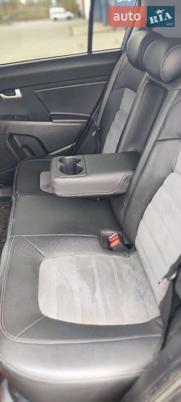 Внедорожник / Кроссовер Kia Sportage 2012 в Синельниково