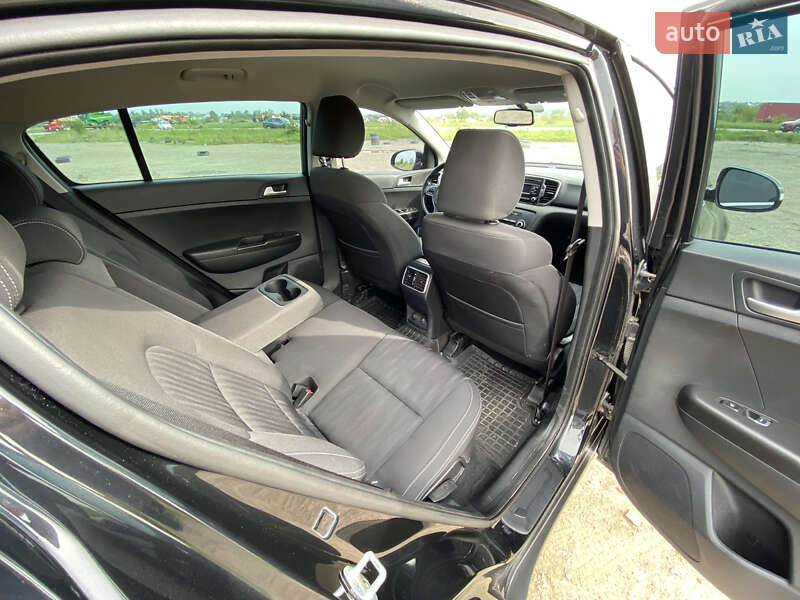 Внедорожник / Кроссовер Kia Sportage 2016 в Тернополе