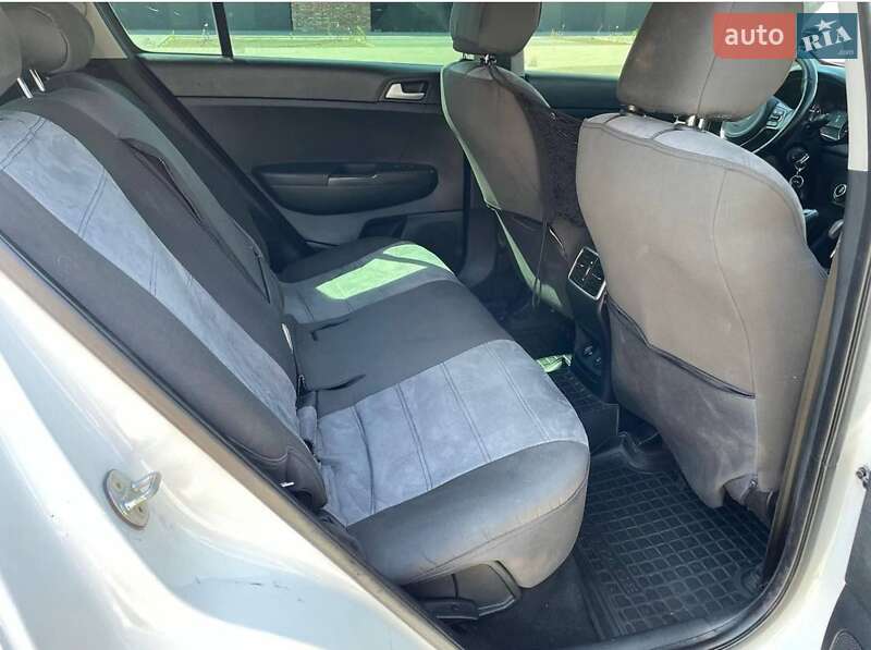 Позашляховик / Кросовер Kia Sportage 2017 в Хмельницькому