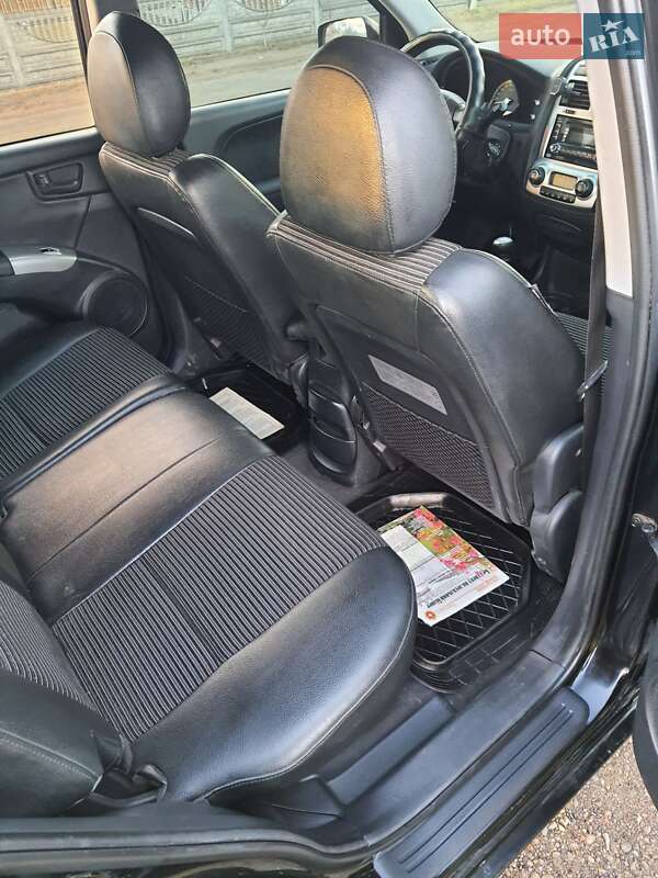 Позашляховик / Кросовер Kia Sportage 2006 в Чернівцях