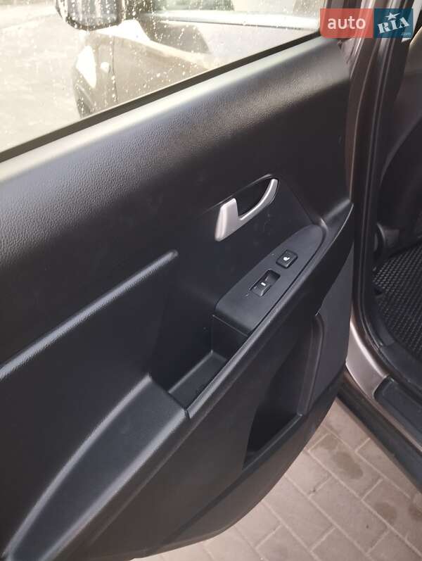 Внедорожник / Кроссовер Kia Sportage 2011 в Львове