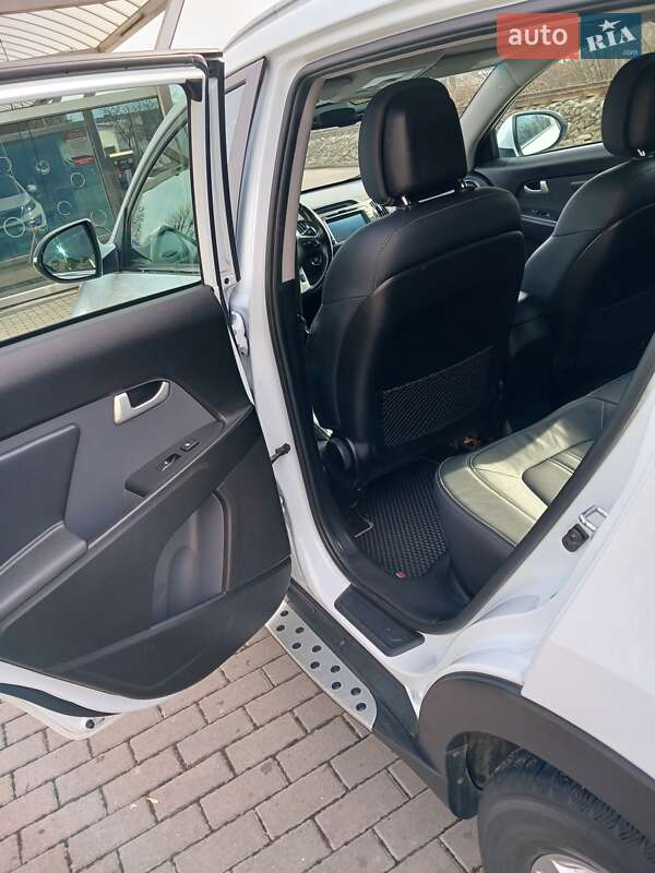 Внедорожник / Кроссовер Kia Sportage 2013 в Ивано-Франковске фото 5 Внедорожник / Кроссовер Kia Sportage 2013 в Ивано-Франковске
