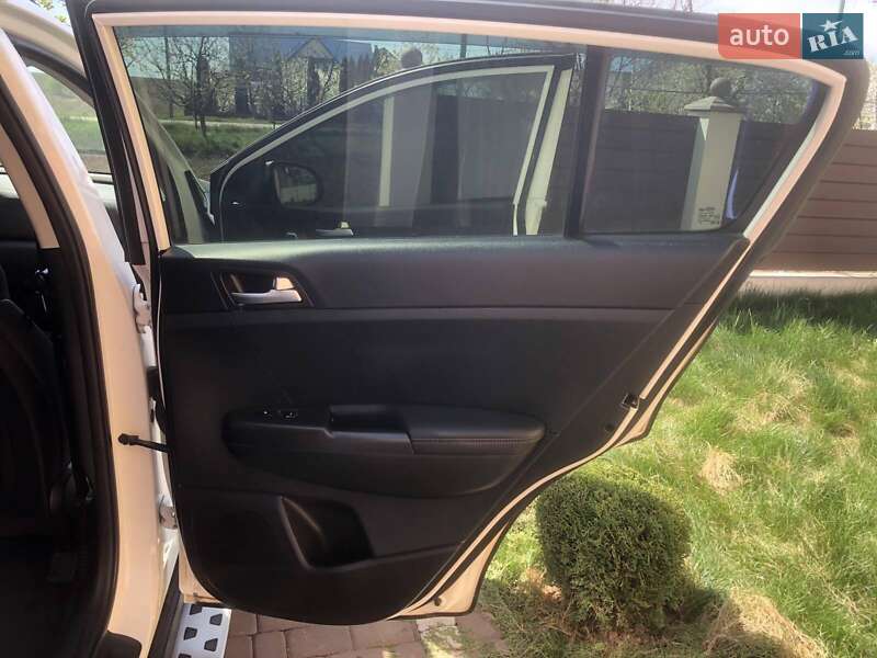 Внедорожник / Кроссовер Kia Sportage 2017 в Черновцах