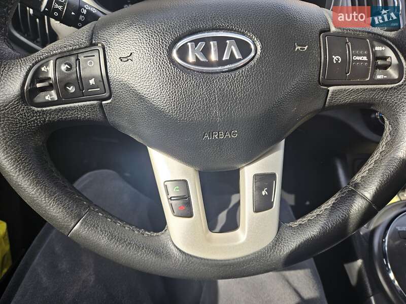 Внедорожник / Кроссовер Kia Sportage 2011 в Черновцах