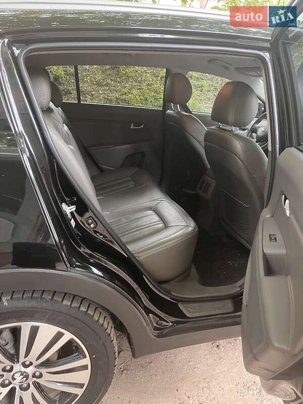 Позашляховик / Кросовер Kia Sportage 2015 в Чернівцях