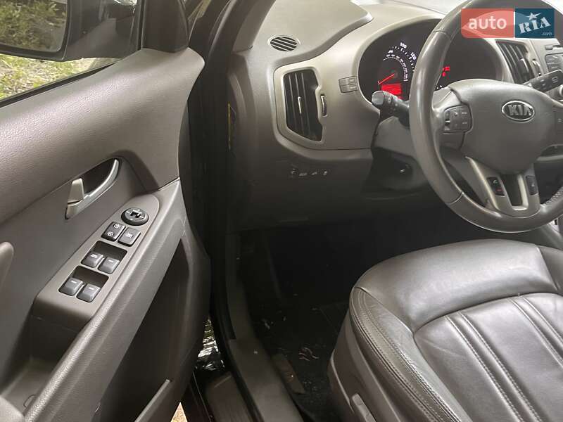 Позашляховик / Кросовер Kia Sportage 2015 в Чернівцях