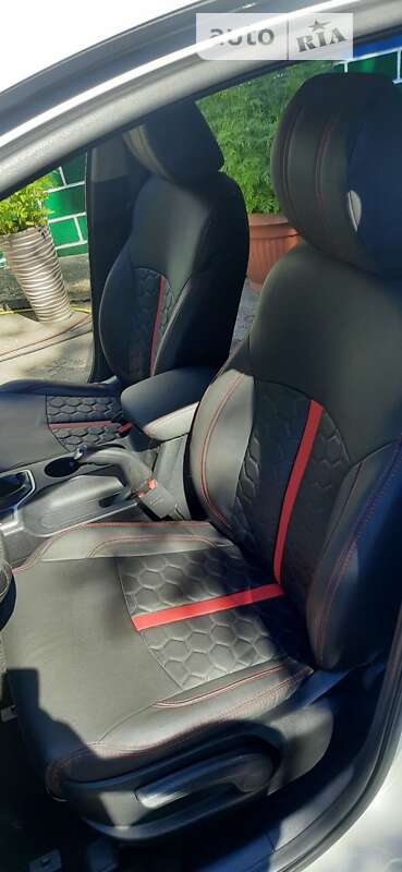 Позашляховик / Кросовер Kia Sportage 2016 в Мурованих Курилівцях