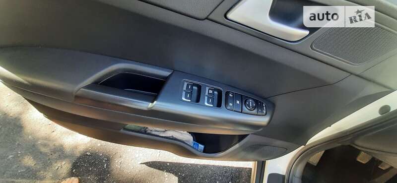 Позашляховик / Кросовер Kia Sportage 2016 в Мурованих Курилівцях