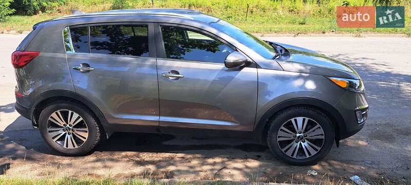 Позашляховик / Кросовер Kia Sportage 2015 в Чернівцях