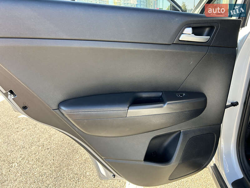 Внедорожник / Кроссовер Kia Sportage 2017 в Киеве