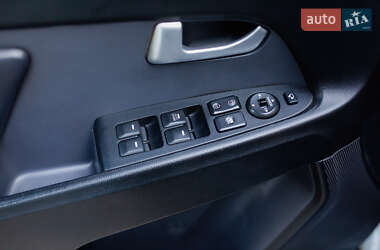 Внедорожник / Кроссовер Kia Sportage 2012 в 