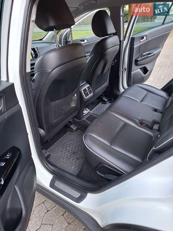 Внедорожник / Кроссовер Kia Sportage 2016 в Сумах