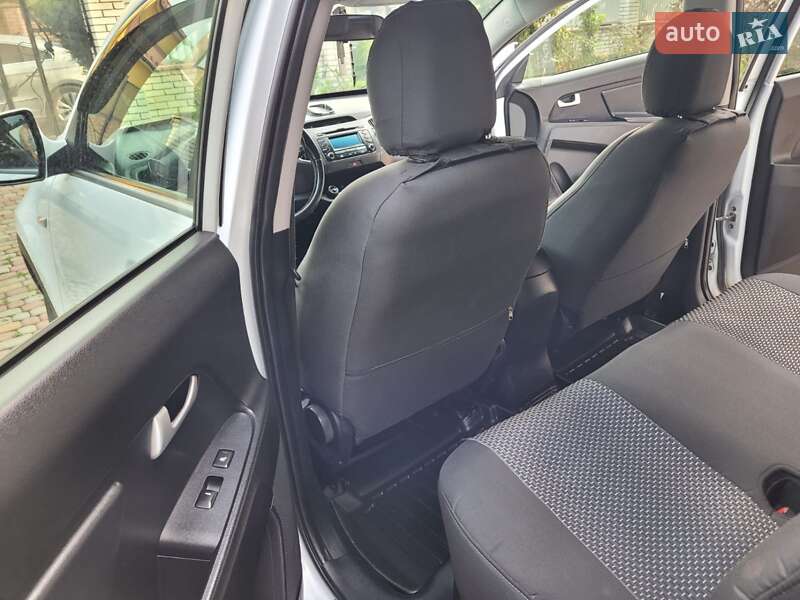 Позашляховик / Кросовер Kia Sportage 2011 в Надвірній