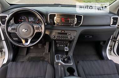 Внедорожник / Кроссовер Kia Sportage 2017 в Гребенке