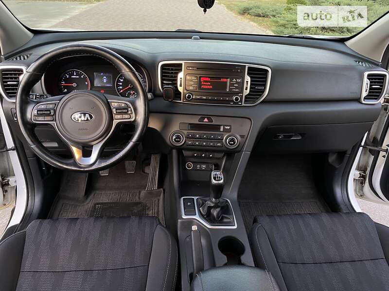 Позашляховик / Кросовер Kia Sportage 2017 в Гребінці