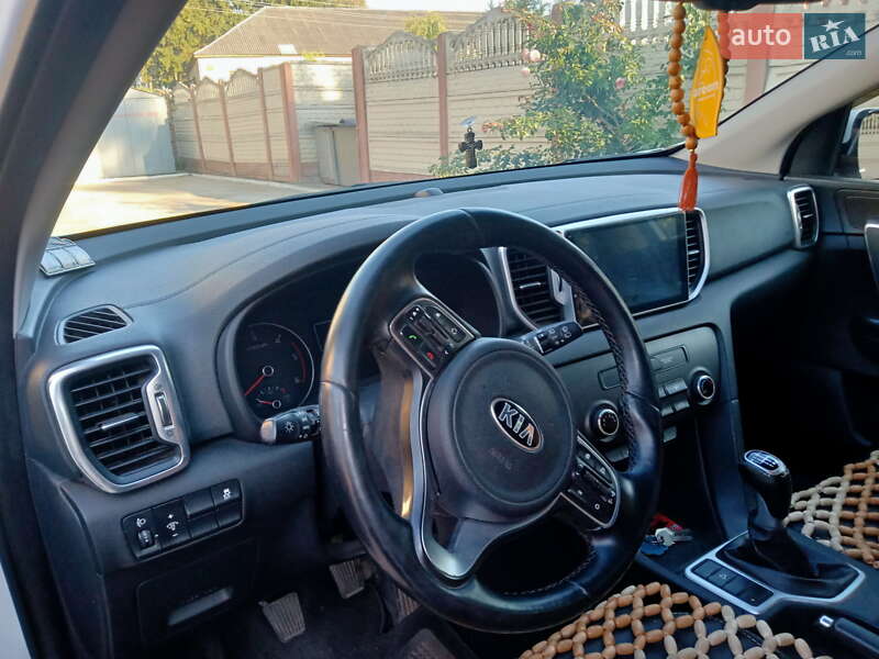 Внедорожник / Кроссовер Kia Sportage 2016 в Лебедине