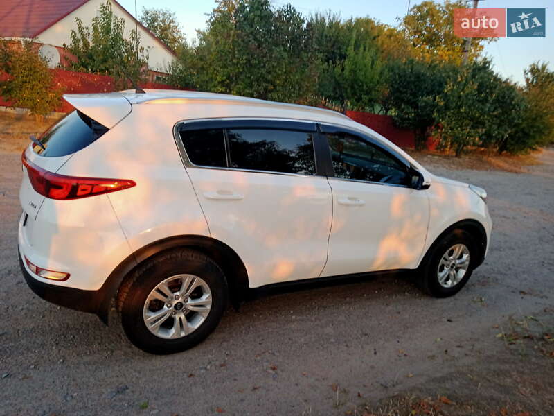 Внедорожник / Кроссовер Kia Sportage 2016 в Лебедине