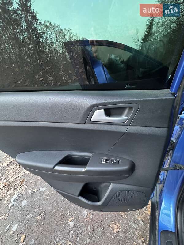 Позашляховик / Кросовер Kia Sportage 2018 в Хмільнику