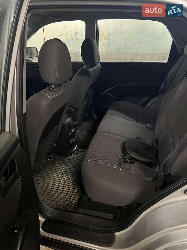 Позашляховик / Кросовер Kia Sportage 2005 в Ізюмі