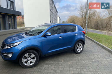 Внедорожник / Кроссовер Kia Sportage 2012 в Новояворовске