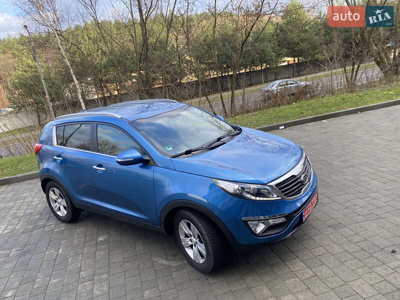 Внедорожник / Кроссовер Kia Sportage 2012 в Новояворовске