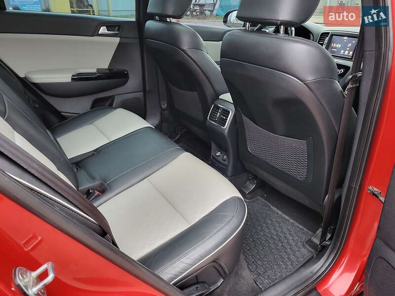 Позашляховик / Кросовер Kia Sportage 2016 в Полтаві