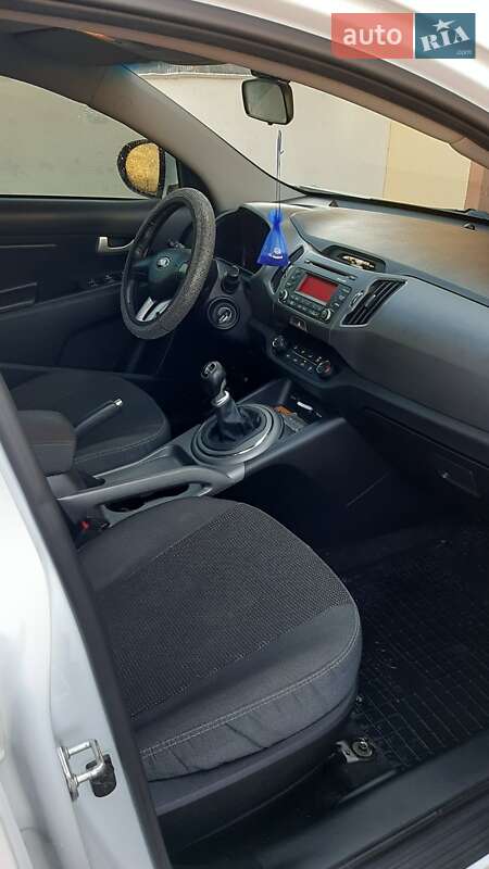 Позашляховик / Кросовер Kia Sportage 2015 в Заліщиках