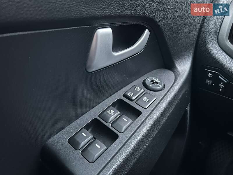 Внедорожник / Кроссовер Kia Sportage 2013 в Киеве