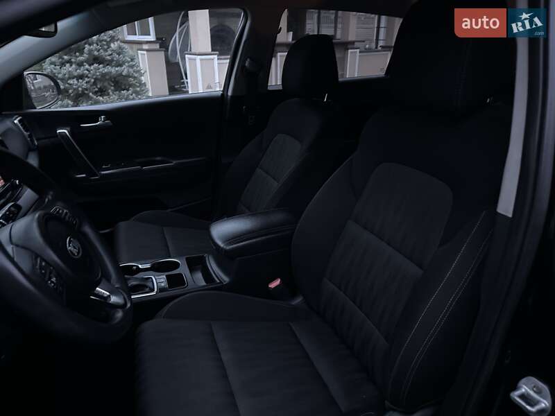 Внедорожник / Кроссовер Kia Sportage 2016 в Коростене