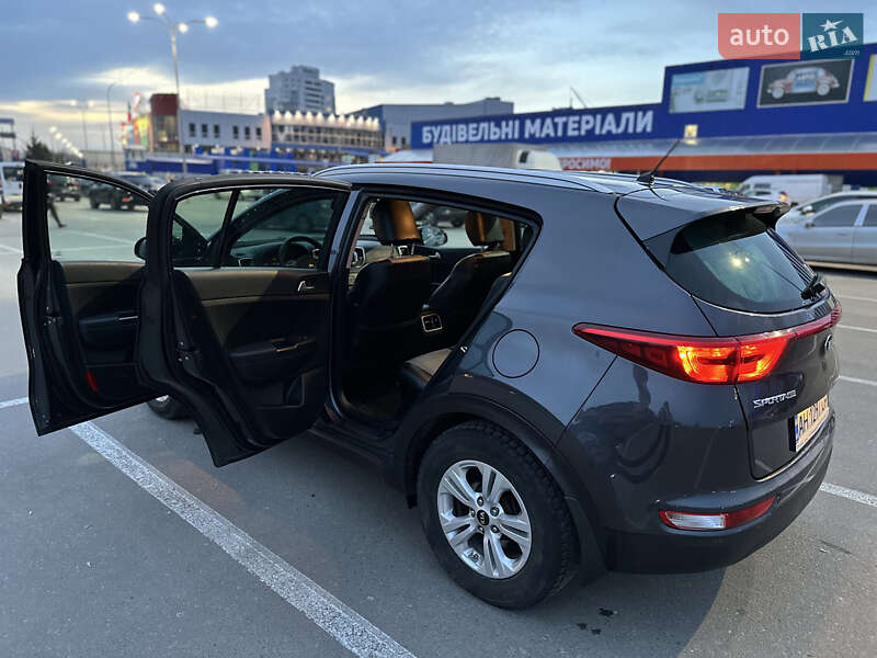 Внедорожник / Кроссовер Kia Sportage 2016 в Хмельницком