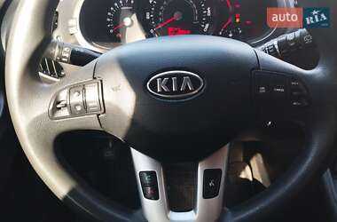 Внедорожник / Кроссовер Kia Sportage 2012 в 
