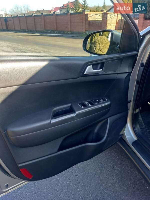 Внедорожник / Кроссовер Kia Sportage 2016 в Львове