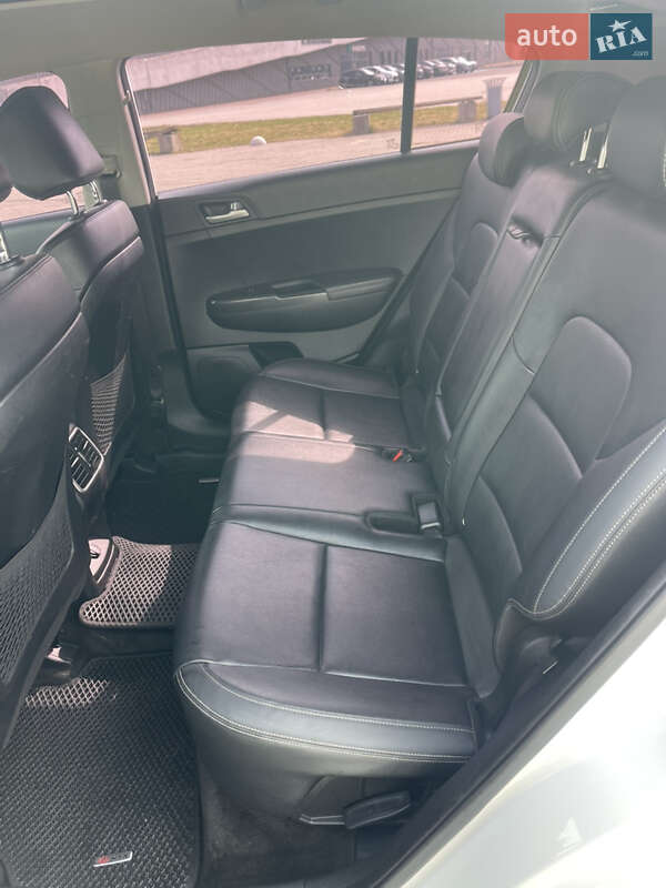 Внедорожник / Кроссовер Kia Sportage 2017 в Львове