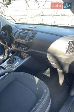 Внедорожник / Кроссовер Kia Sportage 2012 в 