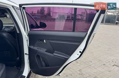 Внедорожник / Кроссовер Kia Sportage 2012 в 
