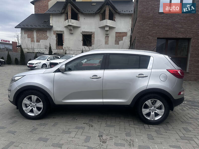 Позашляховик / Кросовер Kia Sportage 2012 в 