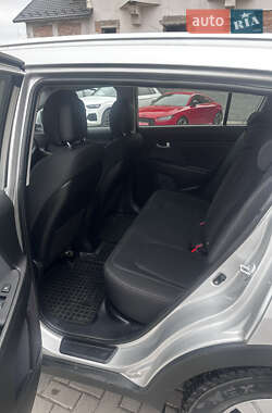 Позашляховик / Кросовер Kia Sportage 2012 в 