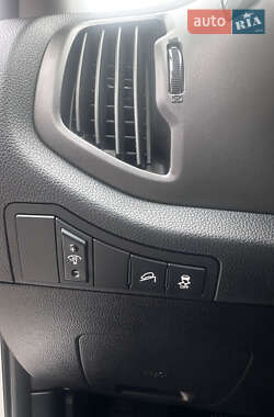 Позашляховик / Кросовер Kia Sportage 2012 в 