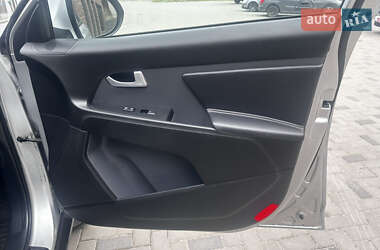 Позашляховик / Кросовер Kia Sportage 2012 в 