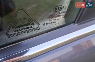 Внедорожник / Кроссовер Kia Sportage 2010 в 