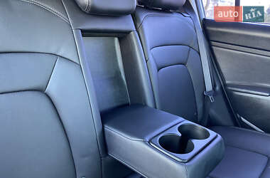 Внедорожник / Кроссовер Kia Sportage 2012 в 