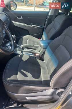 Внедорожник / Кроссовер Kia Sportage 2012 в 