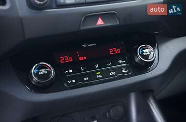 Позашляховик / Кросовер Kia Sportage 2011 в 