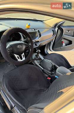 Позашляховик / Кросовер Kia Sportage 2011 в 