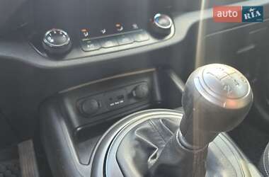 Внедорожник / Кроссовер Kia Sportage 2012 в 