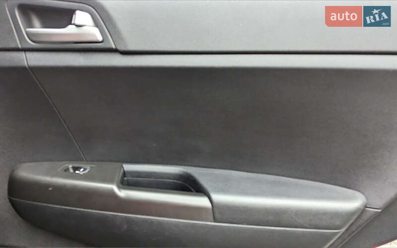 Внедорожник / Кроссовер Kia Sportage 2016 в Черновцах