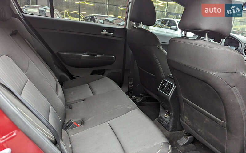 Внедорожник / Кроссовер Kia Sportage 2016 в Черновцах