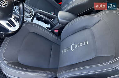 Внедорожник / Кроссовер Kia Sportage 2012 в 
